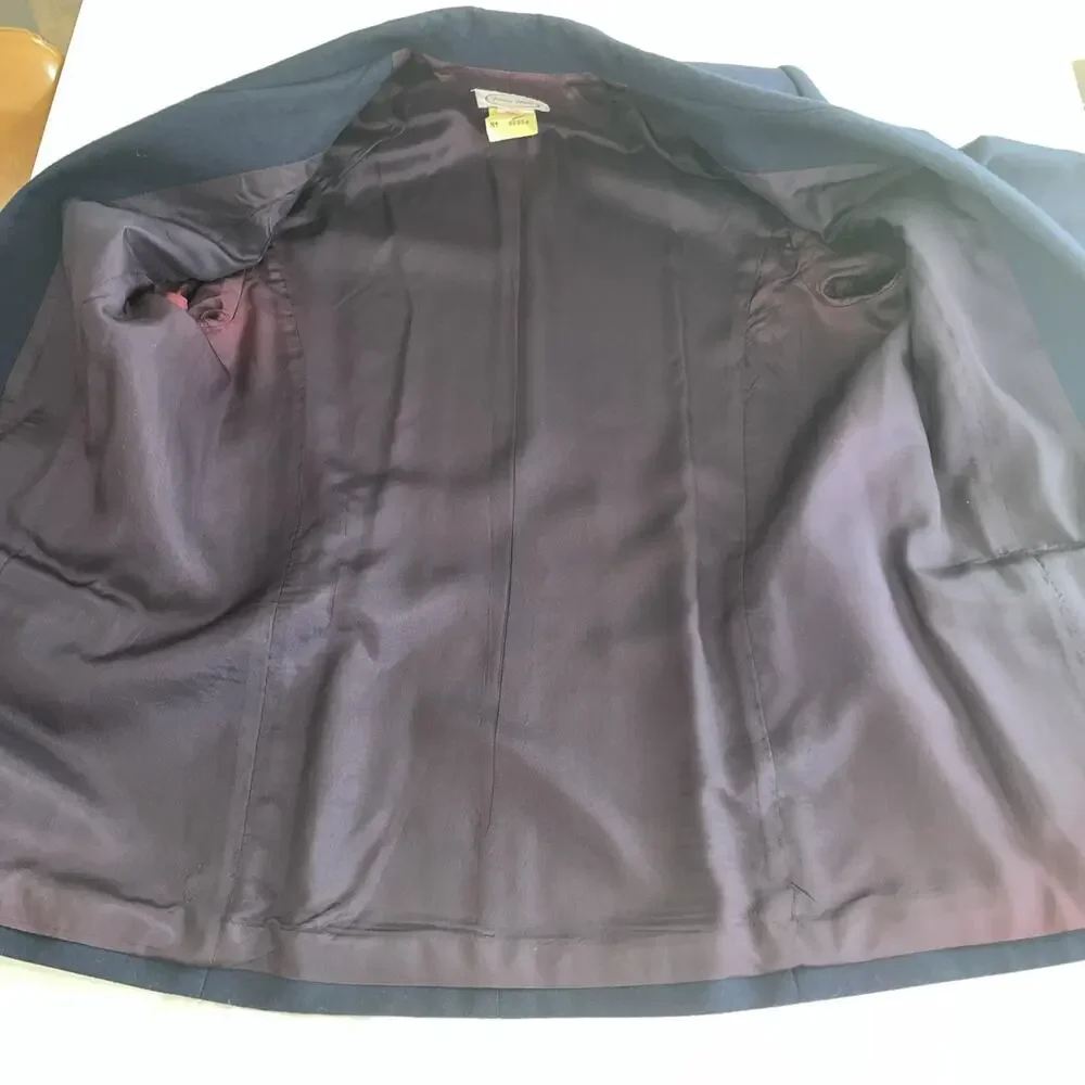 Vtg. Irene Hill Canada 100% Pure Virgin Wool Single Breasted Lined Blazer Size 8